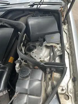 Mercedes-Benz E240 2004 Bensin
