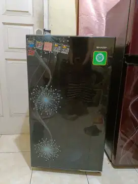 Dijual Cepat kulkas kecil merk Sharp