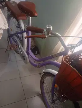 Dijual sepeda mini cewek dewasa warna ungu masih bagus bngt