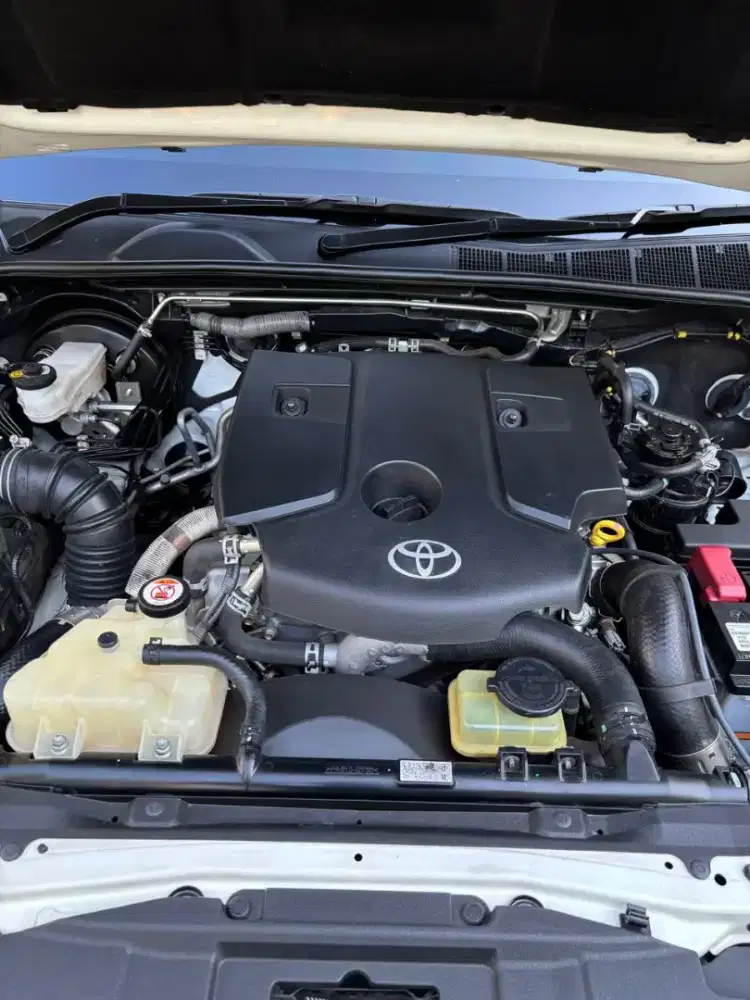 Toyota Fortuner GR Sport 2.8 Matic th 2022 warna putih
