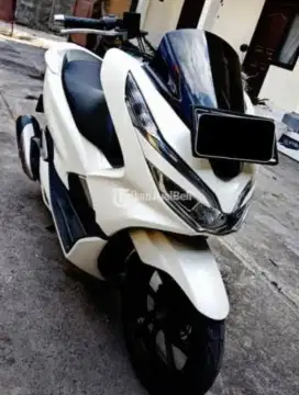 Honda PCX 2018 putih mulus