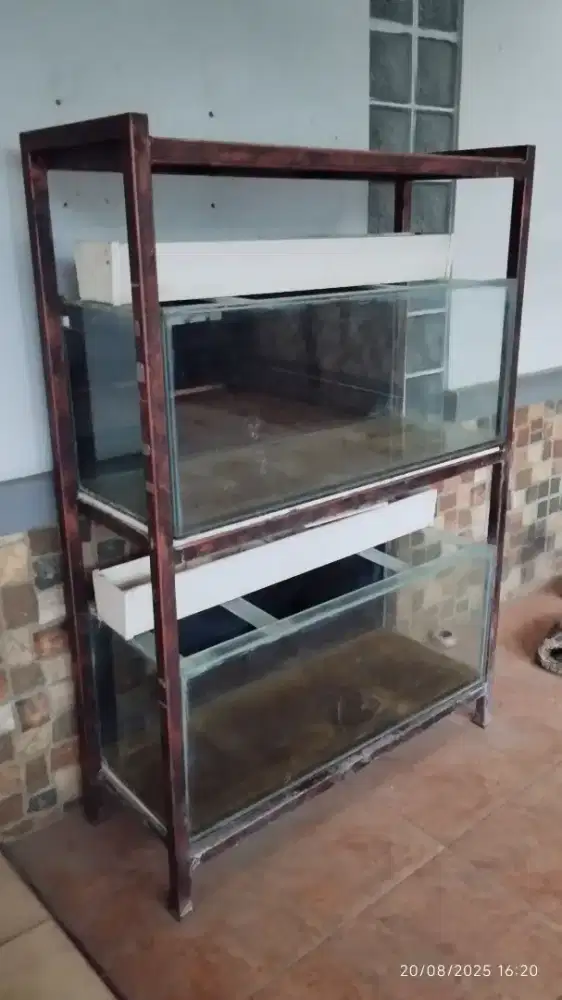 Dijual aquarium dan rak besi