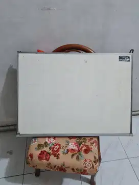 Papan Tulis Whiteboard Ukuran 70x50 cm (Bekas)