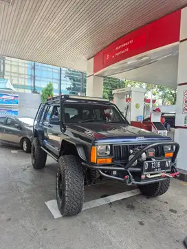 Jual cherokee 1997 full modif