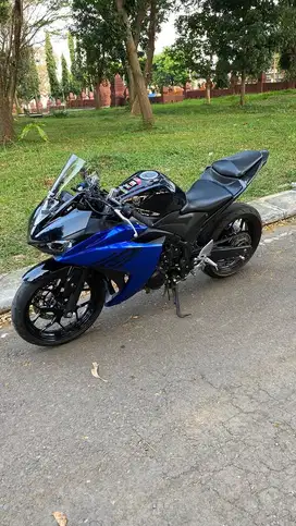 YAMAHA R25 2018