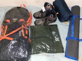 Hoodie waterproof, Matras untuk 1 orang, sepatu hiking
