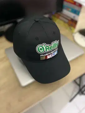 Topi Hitam logo O’Reilly x NASCAR – Merchandise bekas