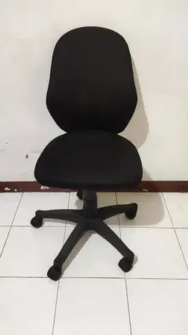 Kursi kantor hitam