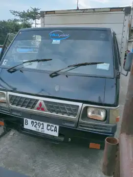 Mitsubishi L300 Box 2010