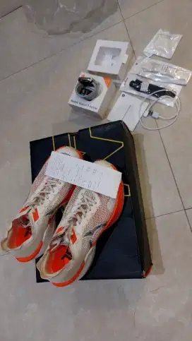 Sepatu lari Ortuseight Solar Off White 1.0 & Redmi watch 3 active
