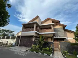 RUMAH HOOK DI SETRA DAGO ANTAPANI BANDUNG Strategis dan Design Modern
