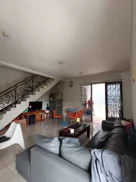 Di Jual Rumah Semi Furnished Michelia Gading Serpong