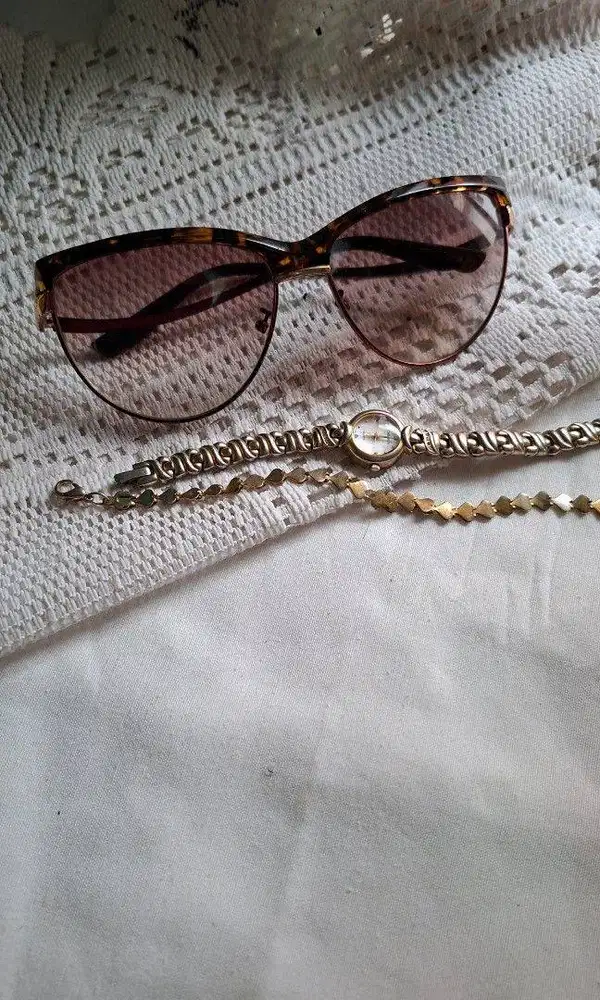 Kacamata Hitam vintage  i-wear