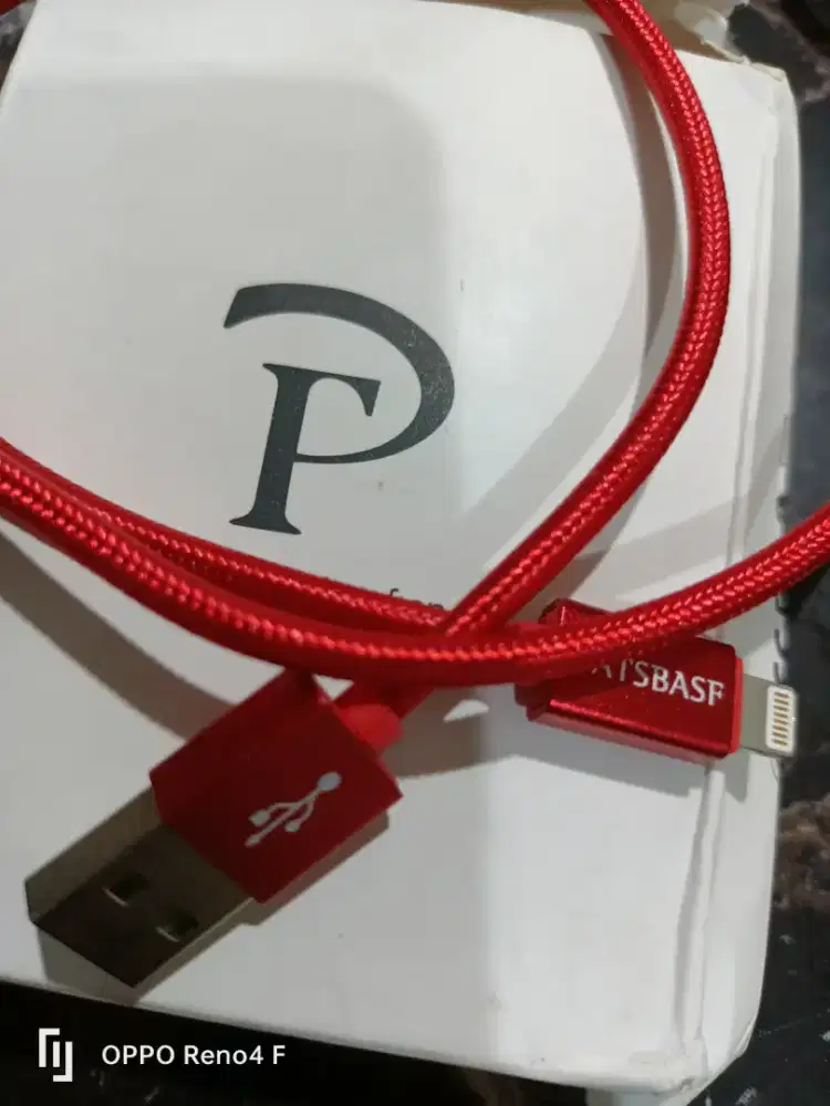 Kabel konektor merah