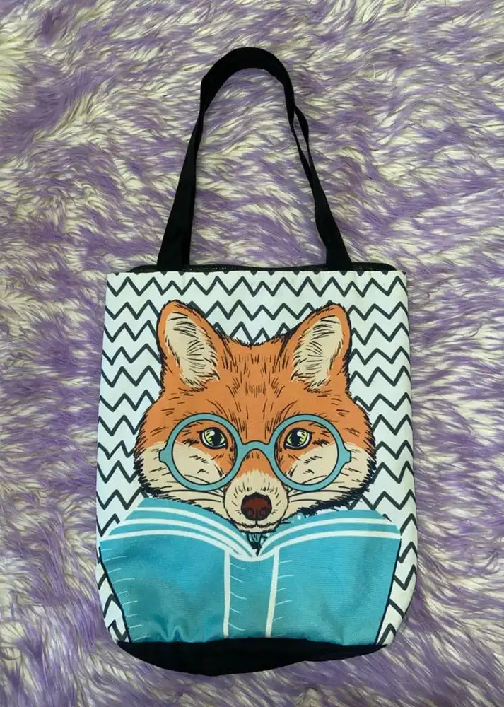 Totebag Motif Rubah Baca Buku Preloved