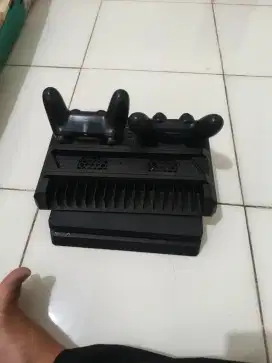 Di jual ps 4 slim 1TB