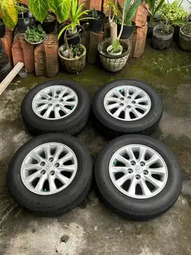 Dijual Velg dan Ban Ori Innova 2012 V