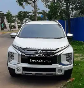 Mitsubisi Explorer Cross Premium