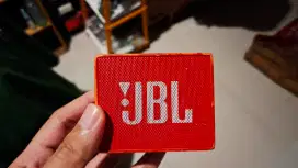 Jbl go bass nya udah sember, tp vokal nya masih ok, batre masih awet.