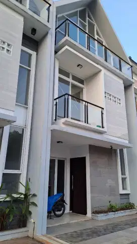 Dijual 2 rumah 3 lantai