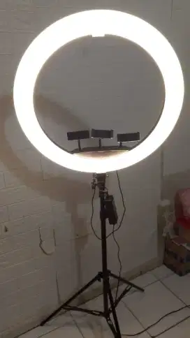 Dijual cepat lampu ringlight LED Buat Live streaming