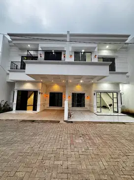 Rumah Selatan Jakarta 5 Menit TOL Desari