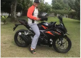 Honda CBR 150 Hitam Dove