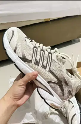 Sepatu Adidas Temper run khaki ukuran 45