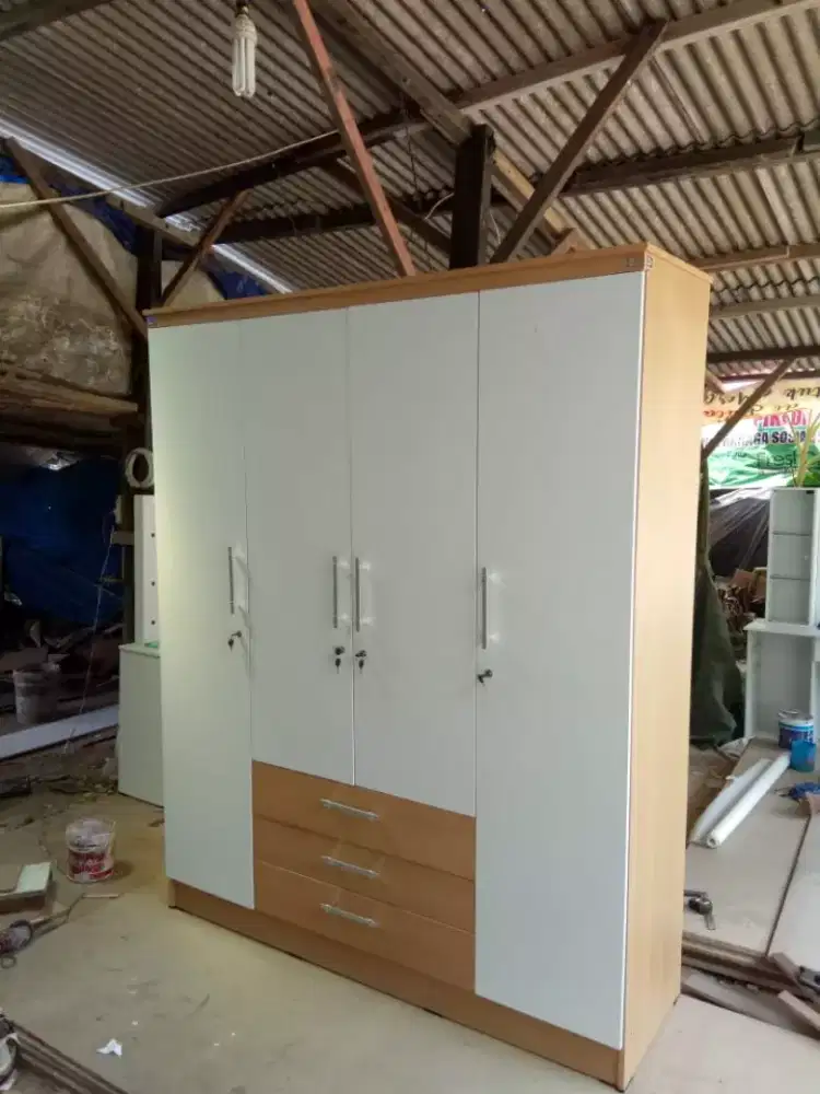 Lemari 4 pintu minimalis