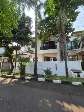 Disewakan rumah 2 lantai siap huni Lebak bulus free fasilitas