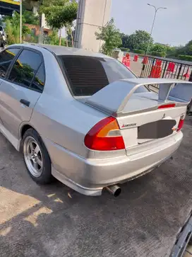 Mitsubishi Lancer 2000 Bensin