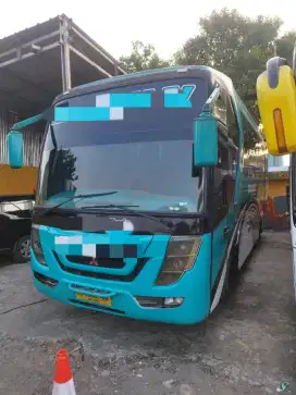 Bus medium Canter Ps136 Laksana 2012