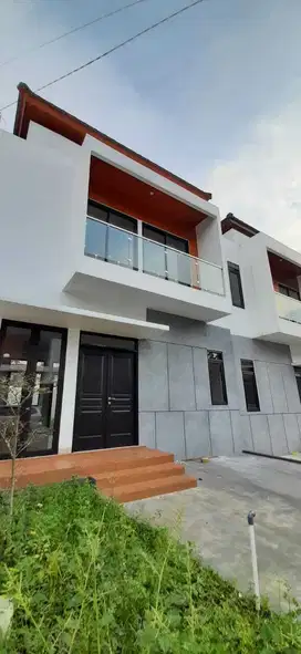 RUMAH STRATEGIS DEKAT UNSOED