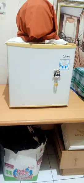 Kulkas 1 pintu merk midea