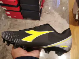 Sepatu bola diadora size 41 dan 42 murah