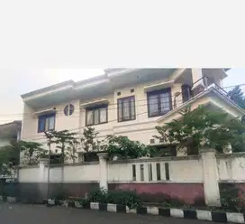 Rumah besar hook bagus dn terawat di taman buaran indah