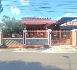 RUMAH BAGUS TENGAH KOTA DI JL PUSPOWARNO SELATAN SEMARANG BARAT