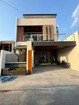 Rumah Mewah 2 Lantai Di Jalan Palagan Km 1