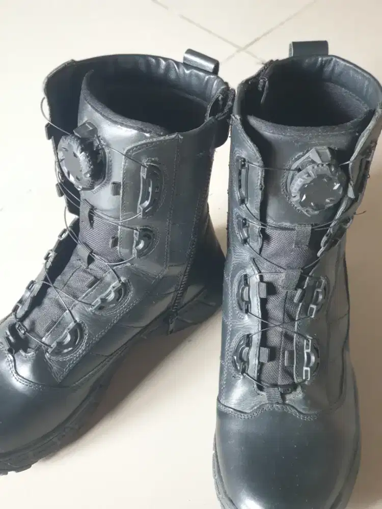 Sepatu Taktikal Porli size 42