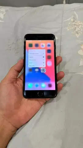 Dijual Iphone 7 Plus 256GB Black Teregister Hp charger
