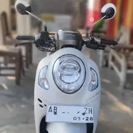 Honda Scoopy Prestige Keyless 2023 Putih