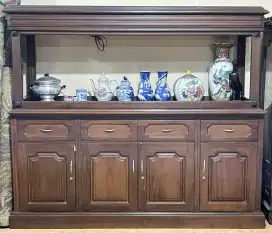 Dijual lemari ruang keluarga