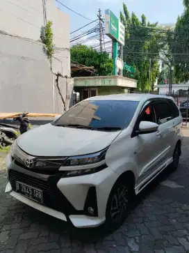 Avanza Veloz 1.5 AT 2021 putih