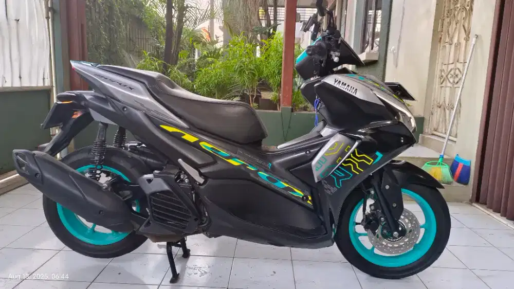 yamaha new aerox 2024 silver cyan like new full paper