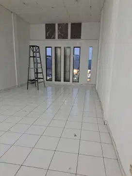Disewakan Ruko 3 Lantai di Mainraod Mekarwangi Bandung
