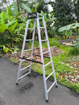 Tangga Lipat Aluminium 1,95 m – 6 Anak Tangga