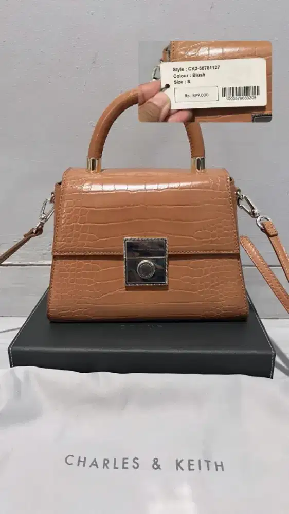 Tas Wanita Charles & Keith