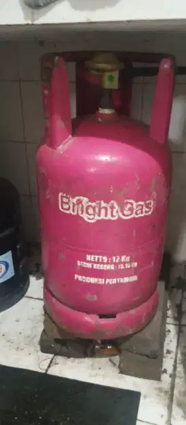 Tabung gas pink 12kg ga ada isi.