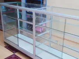 Etalase kaca 2 meter