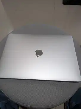 Macbook pro 2017 13inc 8/128gb